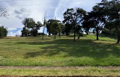 Imagem: O terreno possui 450m² de Área e está localizado em Porto