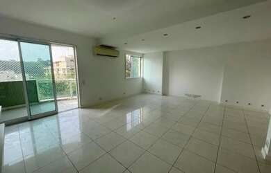 Imagem: O apartamento possui 3 Dormitórios, 2 Banheiros, 2 Vagas na