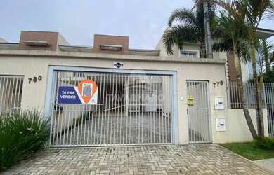 Imagem: A casa possui 3 Dormitórios, 1 Banheiro, 3 Vagas na garagem