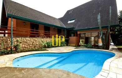 Imagem: A casa em condomínio possui 4 Dormitórios, 5 Banheiros, 3