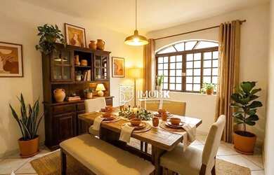 Imagem: A casa possui 4 Dormitórios, 3 Banheiros, 3 Vagas na garagem