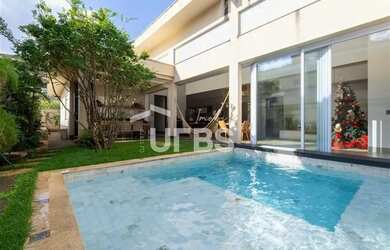 Imagem: A casa em condomínio possui 4 Dormitórios, 4 Banheiros, 4