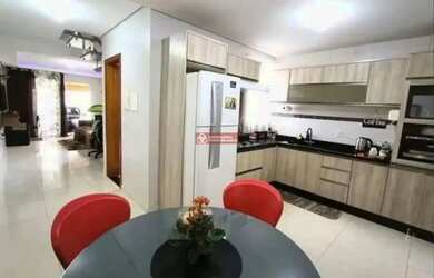 Imagem: A casa possui 3 Dormitórios, 3 Banheiros, 1 Vaga na garagem