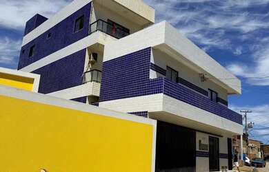 Imagem: A casa possui 4 Dormitórios, 4 Banheiros e 2 Vagas na garagem