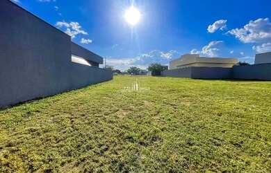 Imagem: O terreno à venda possui 300m² de Área e Imóvel novo e está