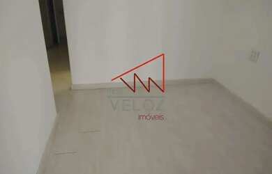 Imagem: O depósito possui 3 Vagas na garagem e 120m² de Área e está