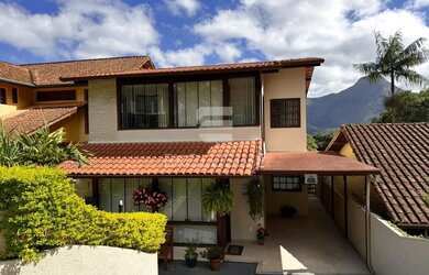 Imagem: A casa à venda possui 4 Dormitórios, 4 Banheiros, 2 Vagas