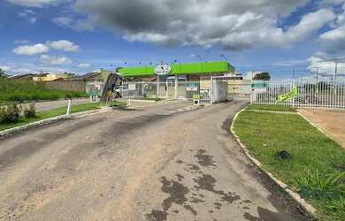 Imagem: A casa possui 3 Dormitórios, 1 Banheiro, 1 Vaga na garagem