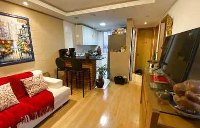 Imagem: O apartamento possui 2 Dormitórios, 1 Banheiro, 1 Vaga na garagem