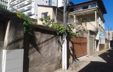 Imagem: A casa possui 5 Dormitórios, 5 Banheiros, 5 Vagas na garagem