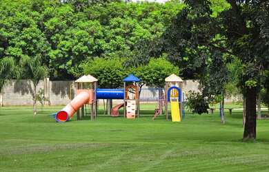 Imagem: O terreno possui 300m² de Área e está localizado em Água