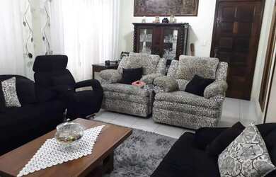 Imagem: A casa possui 3 Dormitórios, 3 Banheiros, 3 Vagas na garagem