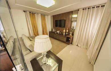 Imagem: A casa possui 4 Dormitórios e está localizado em Centro, Parnamirim