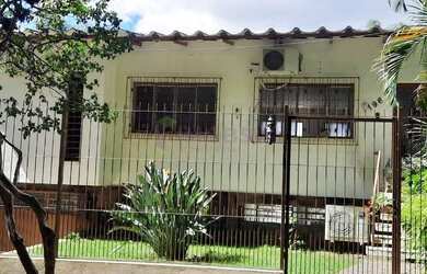 Imagem: A casa possui 3 Dormitórios, 3 Banheiros, 2 Vagas na garagem