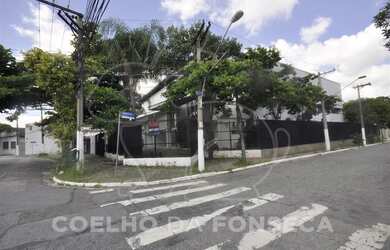 Imagem: O depósito possui 5 Vagas na garagem, 1.969m² de Área e