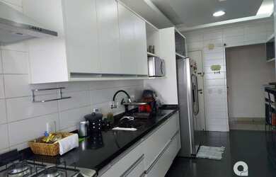 Imagem: O apartamento possui 2 Dormitórios, 2 Banheiros, 2 Vagas na