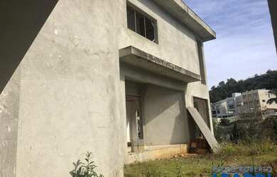 Imagem: A casa em condomínio possui 4 Dormitórios, 5 Banheiros, 5