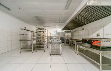 Imagem 14: Porto Alegre - Prédio Inteiro - Tristeza