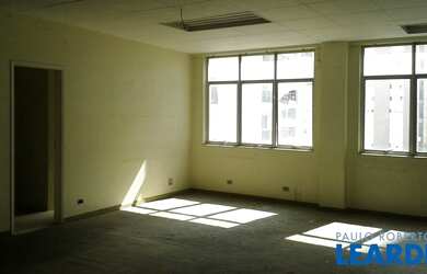 Imagem: O depósito possui 370m² de Área e está localizado em Bairro