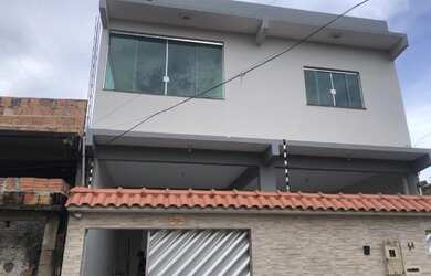 Imagem: A casa possui 3 Dormitórios, 2 Vagas na garagem, 210m² de
