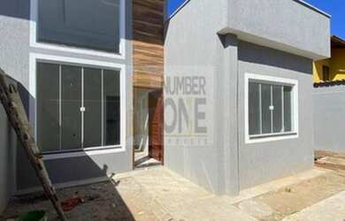 Imagem: A casa possui 2 Dormitórios, 2 Banheiros, 1 Vaga na garagem