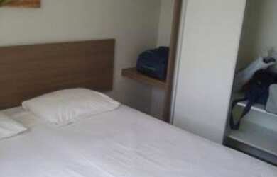 Imagem: O apartamento possui 1 Dormitório, 1 Banheiro, 1 Vaga na garagem