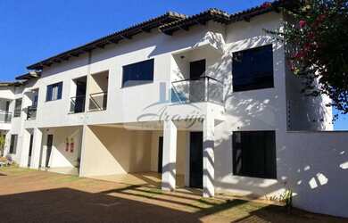 Imagem: A casa em condomínio possui 3 Dormitórios, 1 Banheiro, 2 Vagas