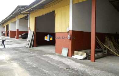 Imagem: O depósito possui 5 Vagas na garagem, 400m² de Área e está