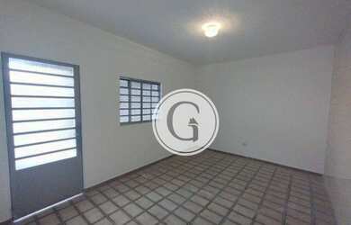 Imagem: A casa possui 2 Dormitórios, 2 Banheiros, 3 Vagas na garagem