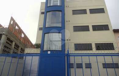 Imagem: O depósito possui 3 Vagas na garagem, 600m² de Área e está