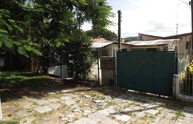 Imagem: A casa possui 4 Dormitórios, 4 Banheiros, 1 Vaga na garagem