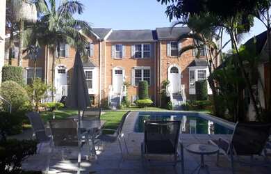 Imagem: A casa possui 4 Dormitórios, 4 Banheiros, 2 Vagas na garagem