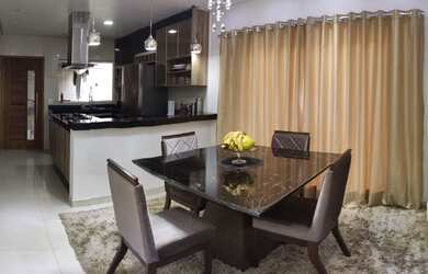 Imagem: A casa possui 3 Dormitórios, 3 Banheiros, 2 Vagas na garagem