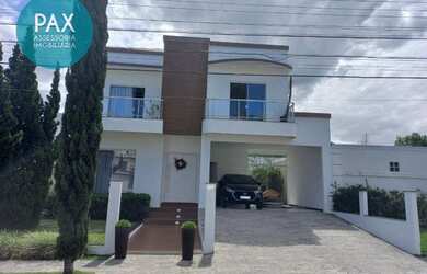 Imagem: A casa possui 4 Dormitórios, 5 Banheiros, 4 Vagas na garagem