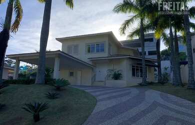 Imagem: A casa em condomínio possui 4 Dormitórios, 5 Banheiros, 5