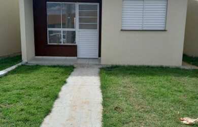 Imagem: A casa possui 2 Dormitórios, 1 Banheiro, 1 Vaga na garagem