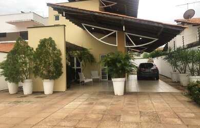 Imagem: A casa possui 5 Dormitórios, 5 Banheiros, 5 Vagas na garagem