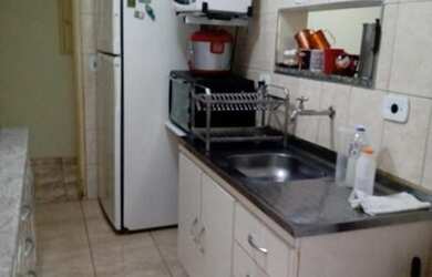 Imagem: O apartamento possui 3 Dormitórios, 1 Banheiro, 1 Vaga na garagem