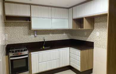 Imagem: A casa em condomínio para alugar possui 2 Dormitórios, 3 Banheiros