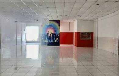 Imagem: O depósito possui 414m² de Área e está localizado em Água