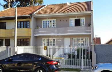 Imagem: A casa possui 4 Dormitórios, 4 Banheiros, 2 Vagas na garagem