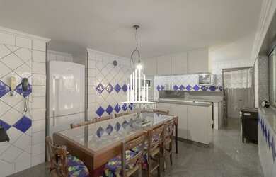 Imagem 13: Casa Assobradada a Venda com 5 SUITES, vaga p/5 carros grandes com 350m²...