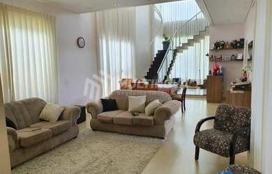 Imagem: A casa em condomínio possui 3 Dormitórios, 5 Banheiros, 2