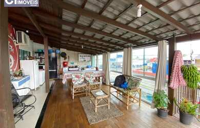 Imagem: A casa possui 3 Dormitórios, 2 Banheiros, 1 Vaga na garagem