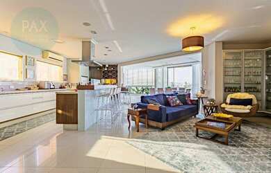 Imagem: A casa possui 3 Dormitórios, 5 Banheiros, 5 Vagas na garagem