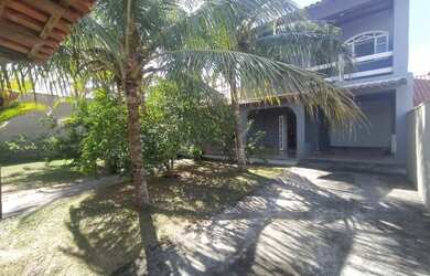 Imagem: A casa e possui 5 Dormitórios, Suítes, 4 Banheiros, 298-0m²