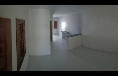 Imagem: A casa possui 2 Dormitórios, 1 Banheiro, 1 Vaga na garagem