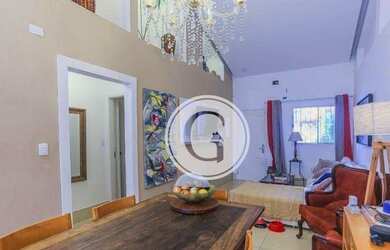 Imagem: A casa possui 2 Dormitórios, 3 Banheiros, 2 Vagas na garagem