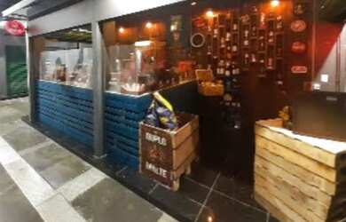 Imagem: O depósito possui 5 Vagas na garagem e 12m² de Área e está