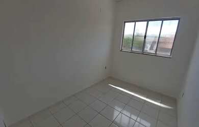 Imagem: A casa possui 2 Dormitórios, 2 Banheiros, 1 Vaga na garagem